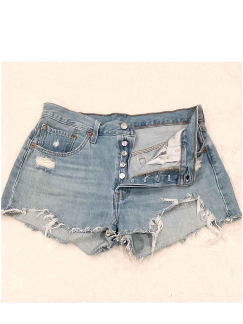 Levi’s 501 W31 (US 12/13) Denim Women’s Jeans Shorts Distressed High Rise